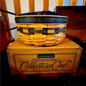 Vintage 1998 Collectors Club Renewal Basket With Liner and Protector. New in Box